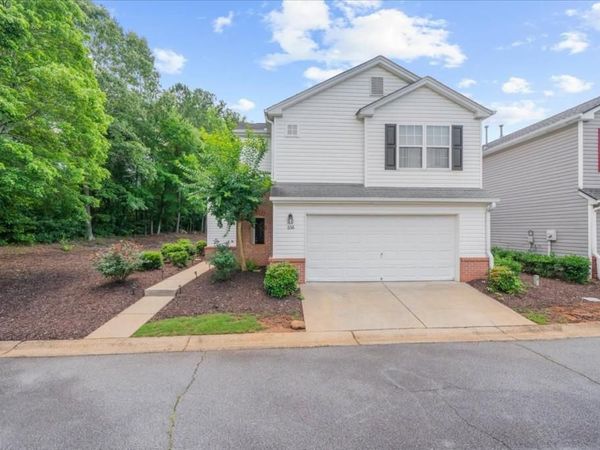 656 W Oaks Drive , Woodstock, GA 30188