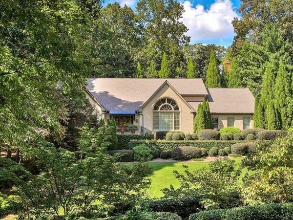 335 Green Glen Way , Atlanta, GA 30327