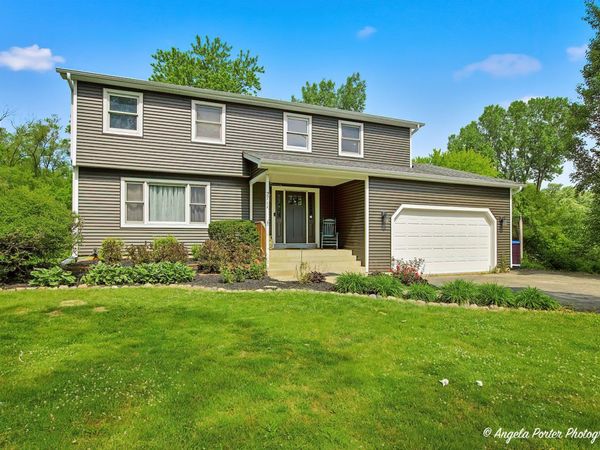 2711 Old Oak Drive, McHenry, IL 60050