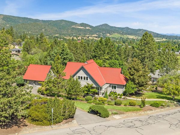 120 Wells Fargo Drive, Jacksonville, OR 97530
