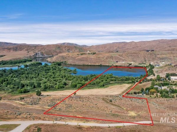 8765 Lagoon Ln, Emmett, ID 83617