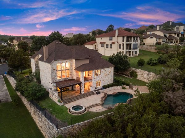121 Burgess LN , Austin, TX 78738