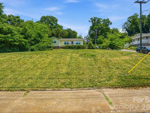 412 W Davidson Avenue , Gastonia, NC 28052