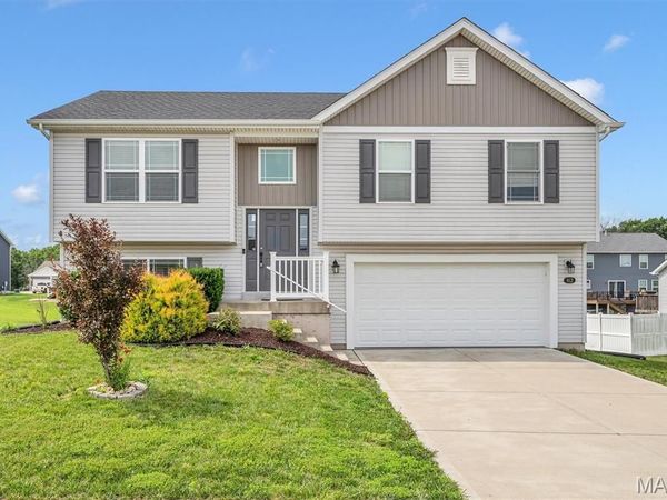 912 Mohawk Court , Warrenton, MO 63383