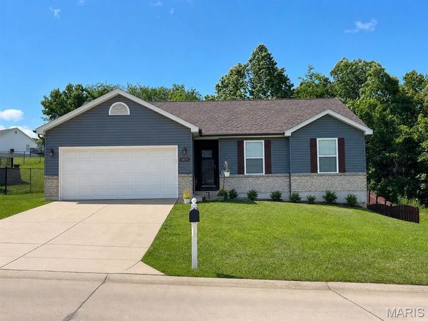 1611 Saint Charles Drive , Hillsboro, MO 63050