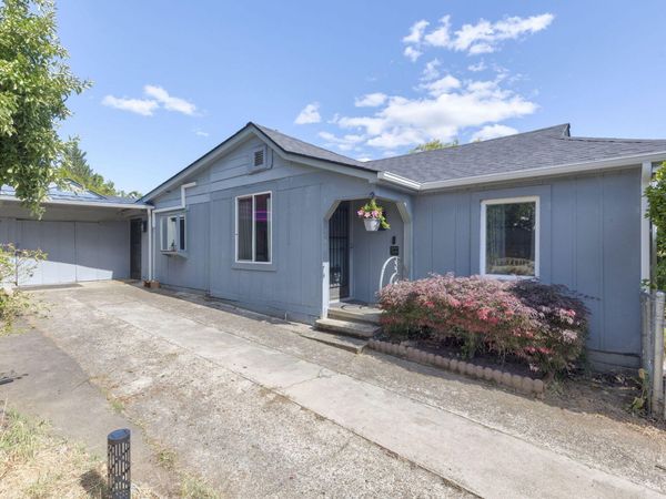 723 NE 12th Street, Grants Pass, OR 97526
