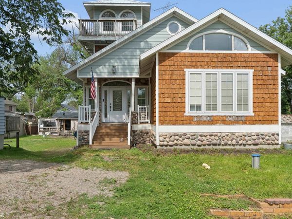 15378 Oakwood Avenue, Clear Lake, IA 50428