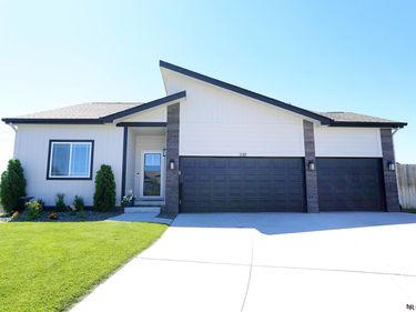 11305 Horizon Circle, Papillion, NE 68046
