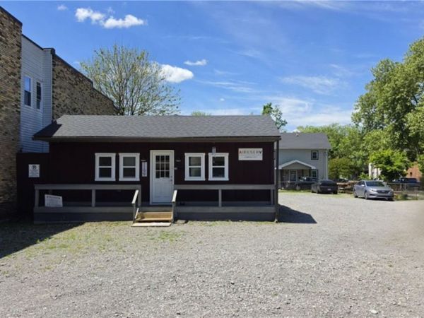1198 Merchant St, Ambridge, PA 15003