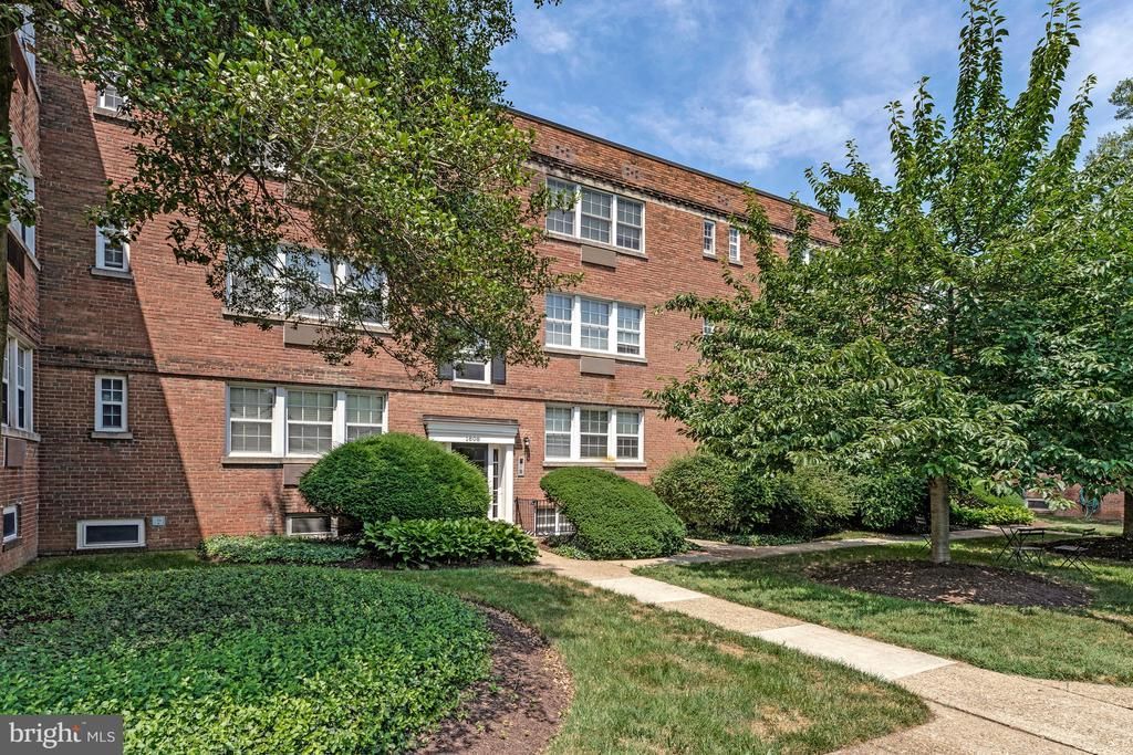 1808 W Abingdon Drive, Unit 301, Alexandria, VA 22314 Main Photo