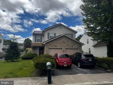 2585 HICKORY DRIVE, EASTON, PA 18040
