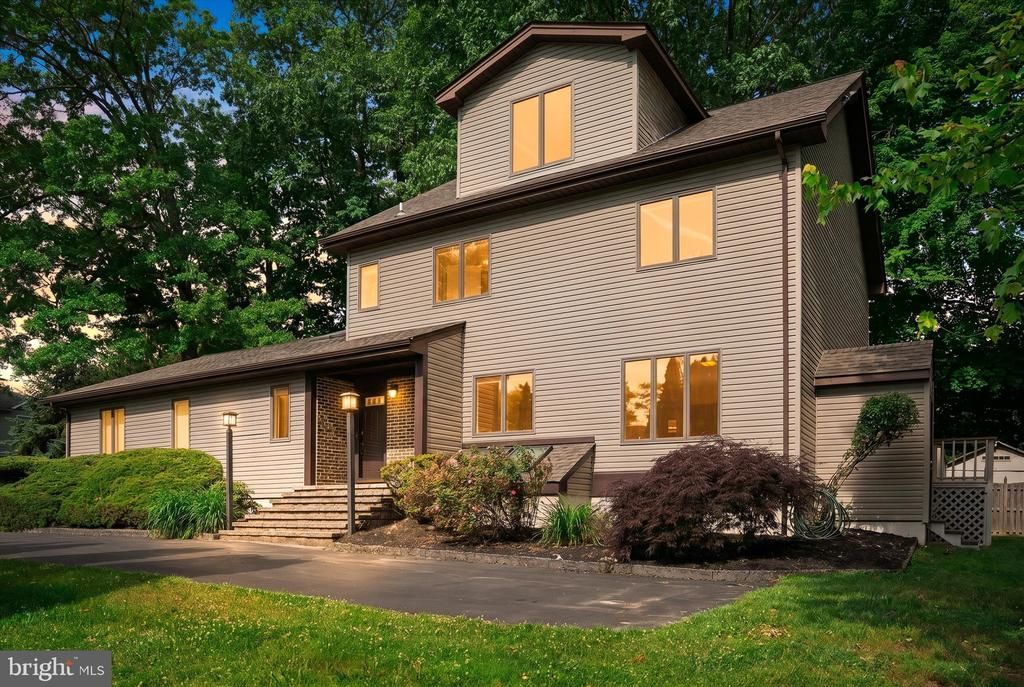 90 Hoover Avenue, Lawrence Township, NJ 08648 Main Photo