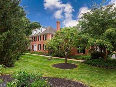 6 CREEKWOOD DRIVE, LANCASTER, PA 17602