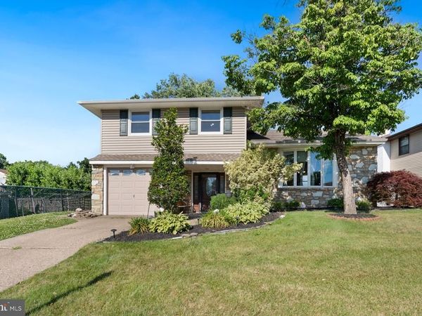 613 OAKFIELD LANE, PHILADELPHIA, PA 19115