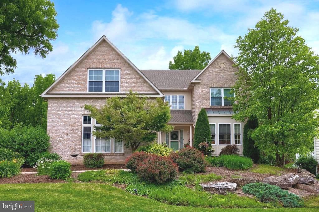 238 Heatherstone Way, Lancaster, PA 17601 Main Photo