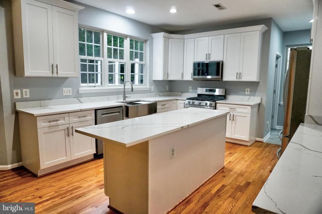 43759 Mink Meadows Street, Chantilly, VA 20152 Main Photo