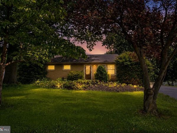 1417 OLD AIRPORT ROAD, DOUGLASSVILLE, PA 19518