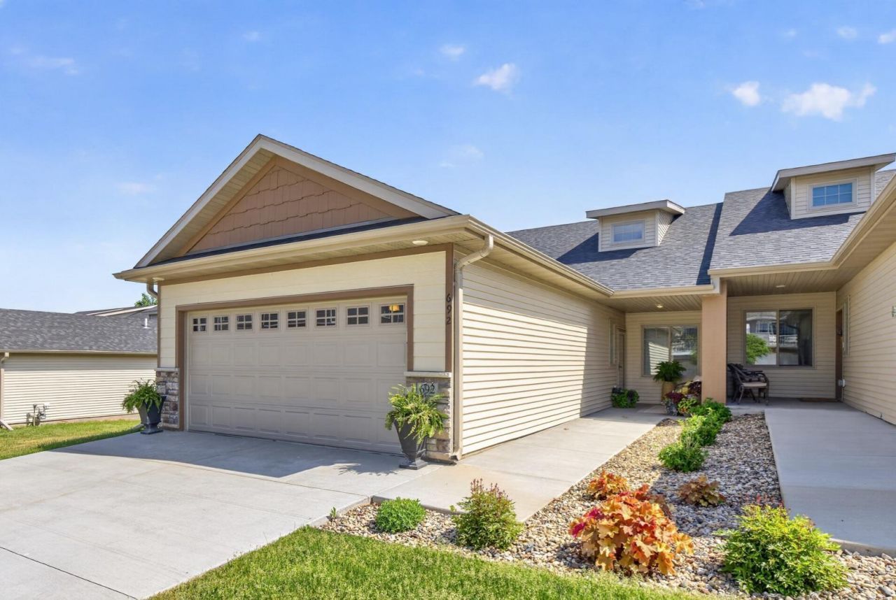 692 Shardlow Place NE, Byron, MN 55920