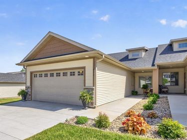 692 Shardlow Place NE, Byron, MN 55920