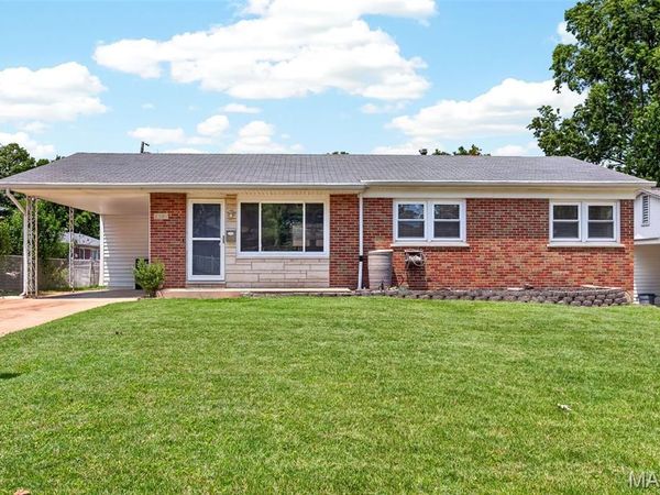 4849 Mohegan Drive , St Louis, MO 63123