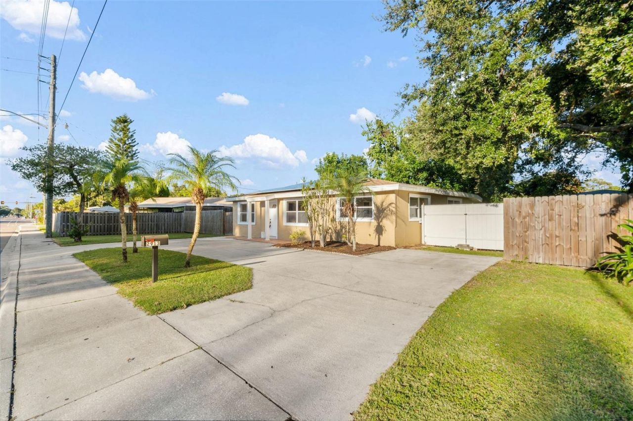 2913 Mcintosh Road, Sarasota, FL 34232 Photo