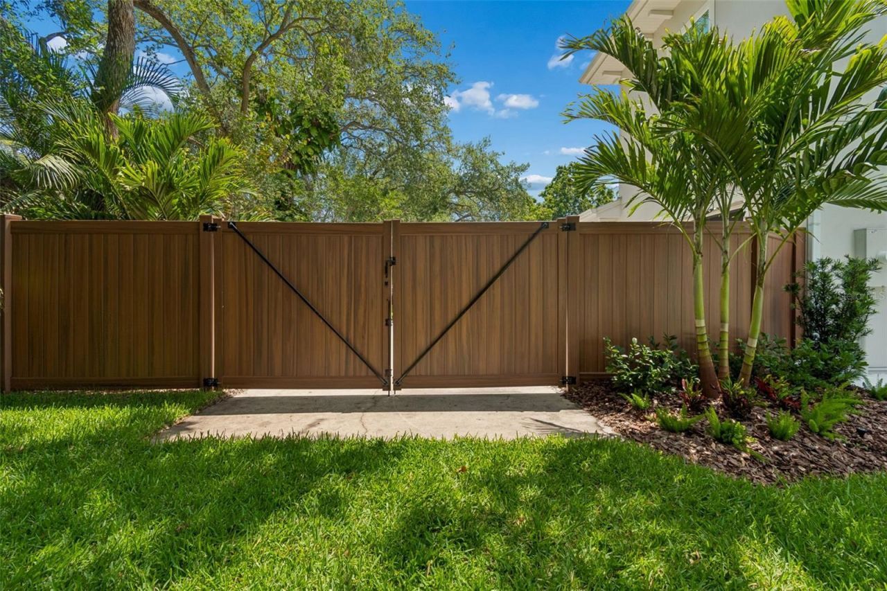 4601 S Esperanza Avenue, Tampa, FL 33611 Photo