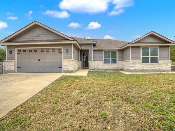 1041 MADRONE RD, Fischer, TX 78623