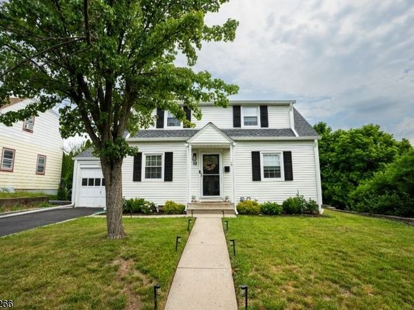 52 Knollwood Ter, Clifton, NJ 07012