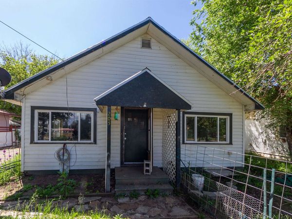 205 W CRAWFORD Ave, Deer Park, WA 99006