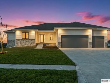 9808 Overland Trail, Papillion, NE 68046