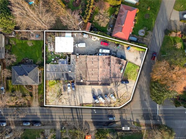 660 Burnside Rd W, Saanich, BC V8Z 1M8