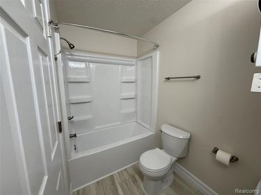 140 S. Saginaw Unit 2 Street, Byron Vlg, MI 48418
