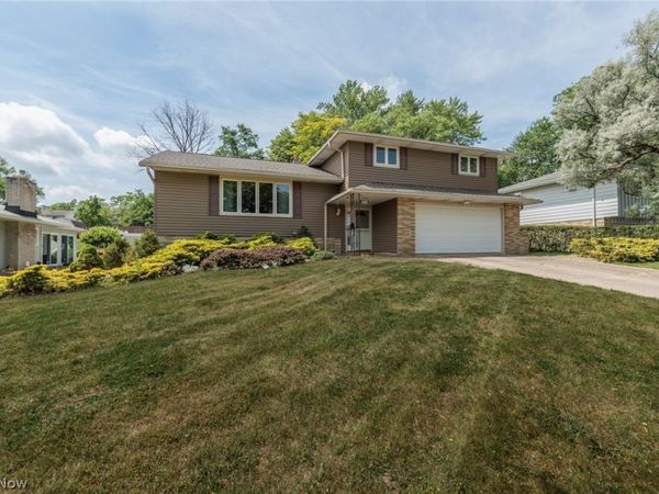 2207 Jacqueline Drive , Parma, OH 44134