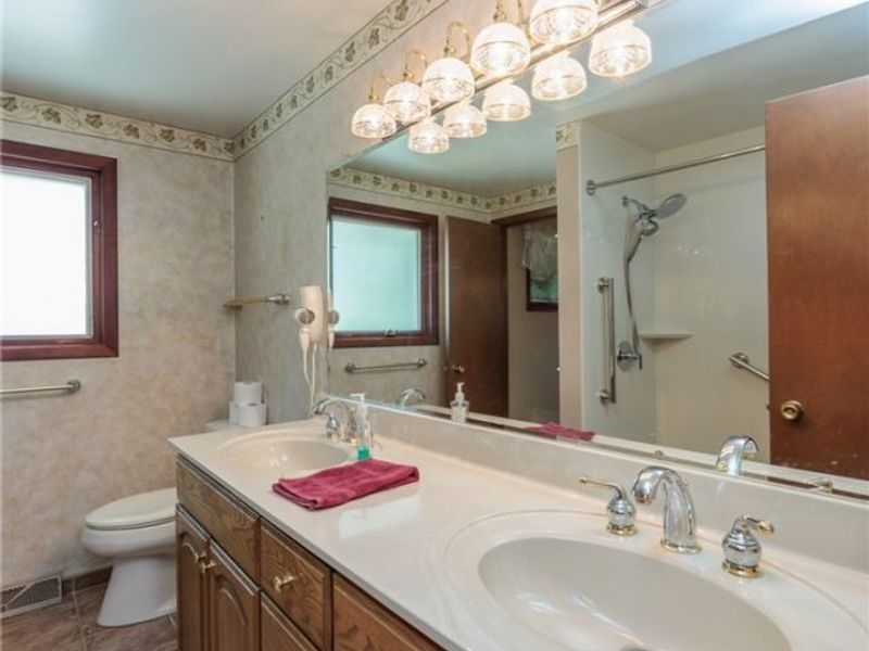 2207 Jacqueline Drive, Parma, OH 44134 Photo 30