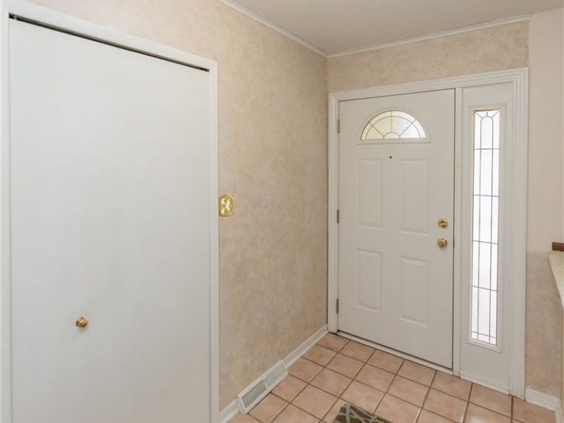 2207 Jacqueline Drive, Parma, OH 44134 Photo 4