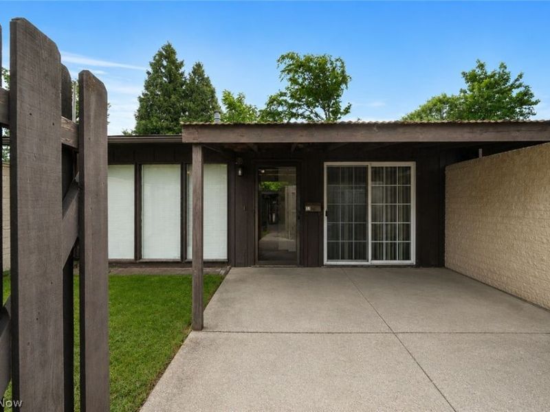 37 Greenfield Court, Berea, OH 44017 Photo 1