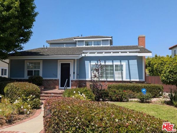 3158 Grand View Boulevard , Los Angeles, CA 90066