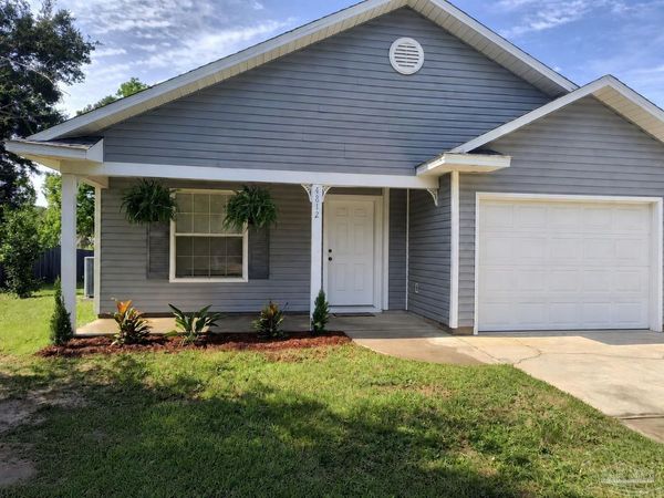 4812 Fairoaks Dr, Pace, FL 32571