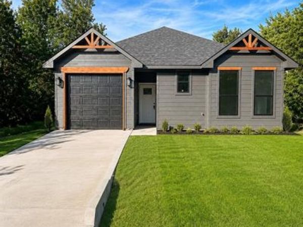 5717 San Jacinto Drive, Granbury, TX 76048