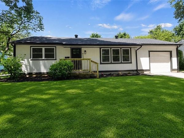 825 S Weaver Street, Olathe, KS 66061