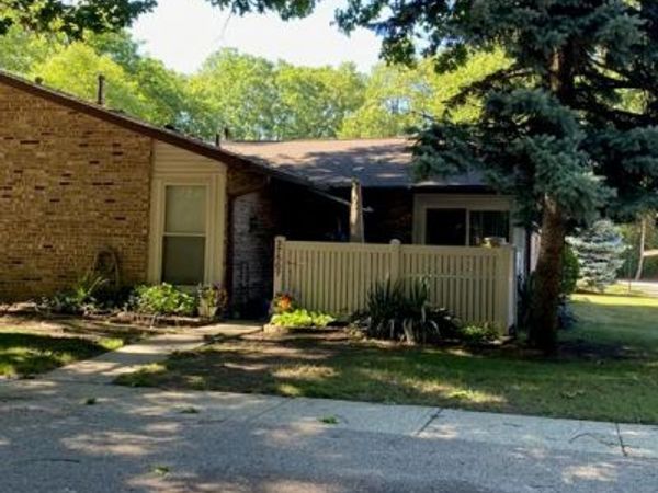 37567 Barkridge Circle, Westland, MI 48185