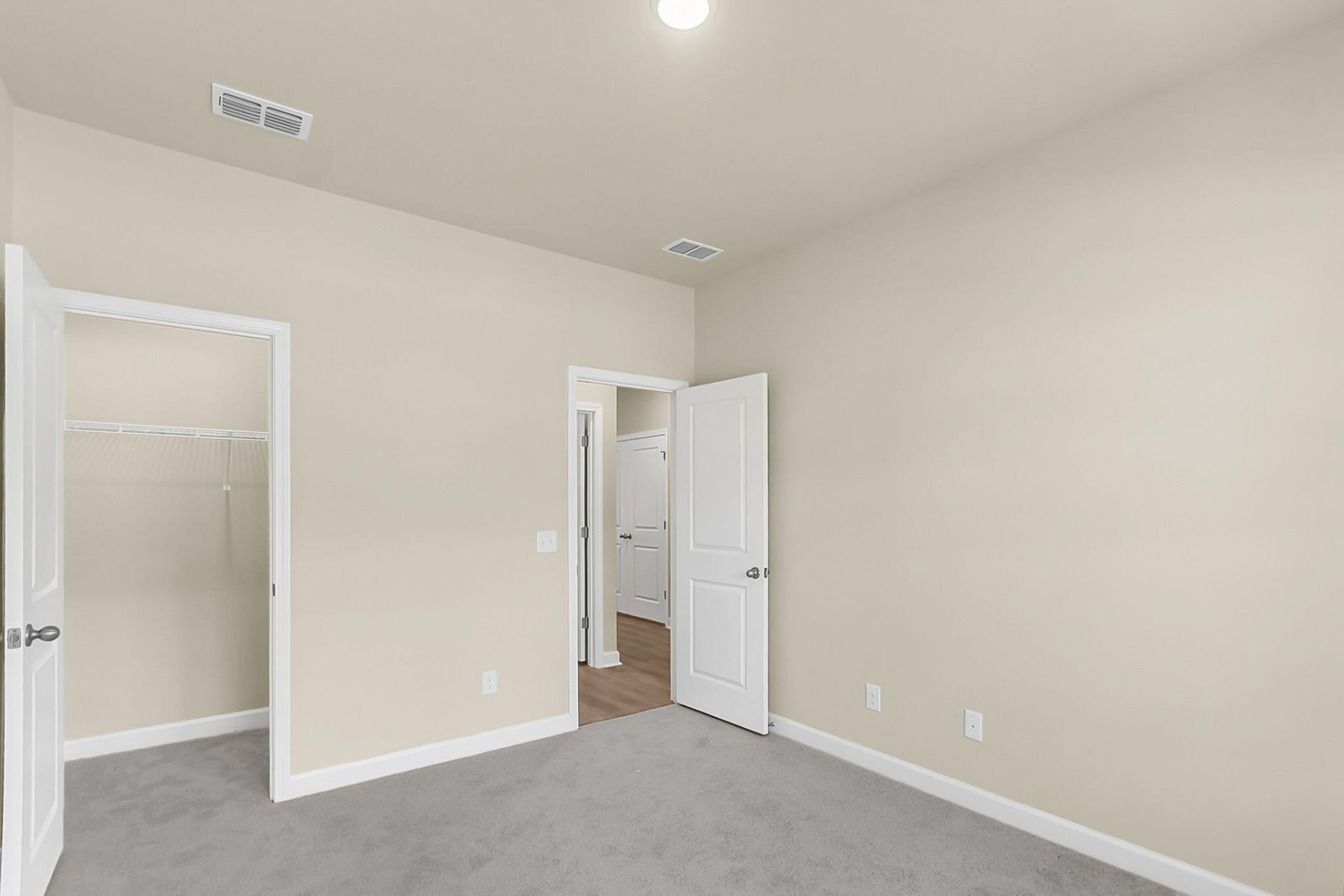 5054 Blackberry Lane Photo 16