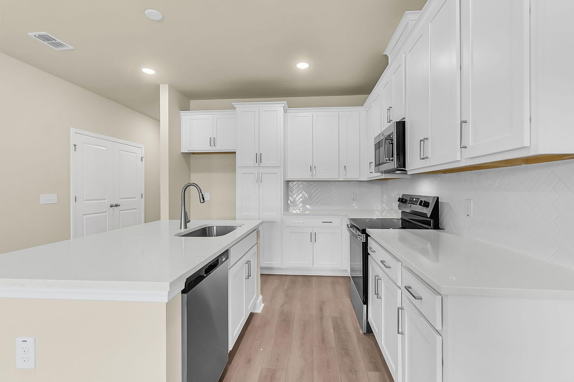 5054 Blackberry Lane Photo 23