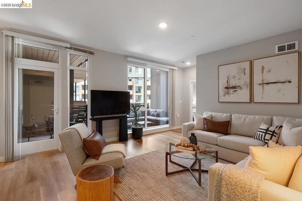260 Brooklyn Basin Way, Unit 574, Oakland, CA 94606 Main Photo