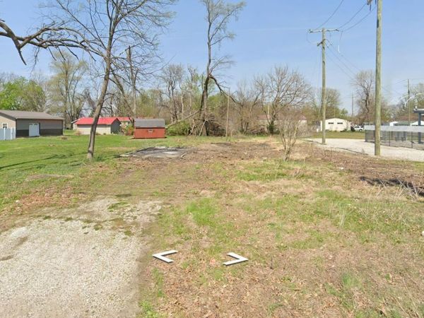 2320 E Haythorne Avenue, Terre Haute, IN 47805