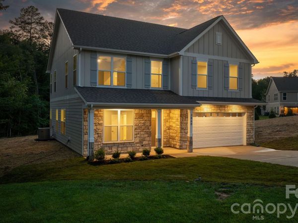 3869 12th Street Court NE, Hickory, NC 28601