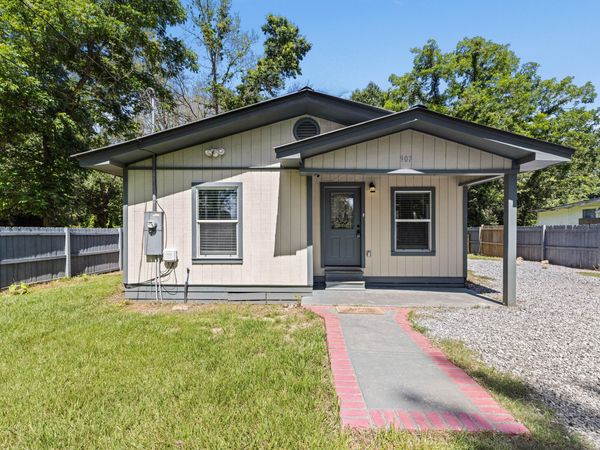 907 River St., Hattiesburg, MS 39401