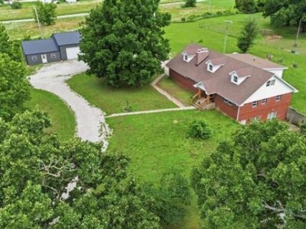 9426 Business 60 , Monett, MO 65708