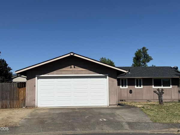 2661 Aztec Avenue, Medford, OR 97501
