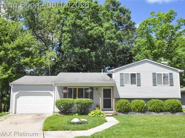 317 Woodlake Drive, Brighton, MI 48116